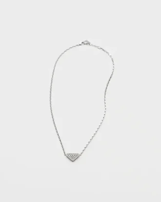 Colier cu pandantiv mini triunghiular Eternal Gold din aur alb și diamante Colier cu pandantiv mini triunghiular Eternal Gold din aur alb și diamante