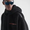 Jachetă cu glugă din fleece reciclat Jachetă cu glugă din fleece reciclat