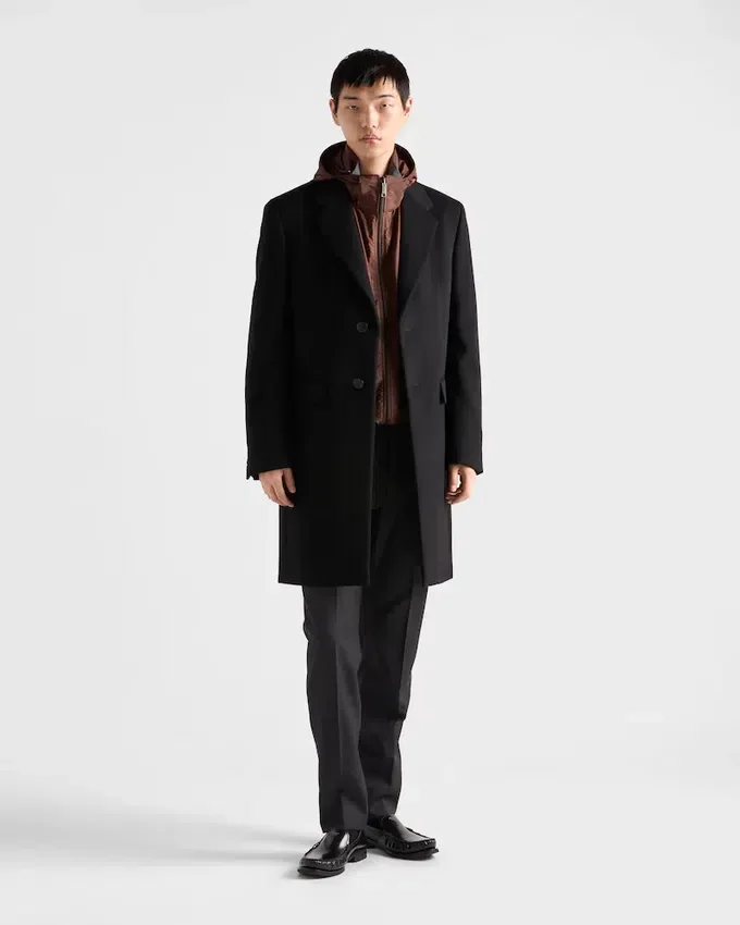 Jachetă reversibilă din Re-Nylon Jachetă reversibilă din Re-Nylon