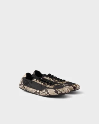 Închide Adidași din Re-Nylon și piele Ayers imprimată