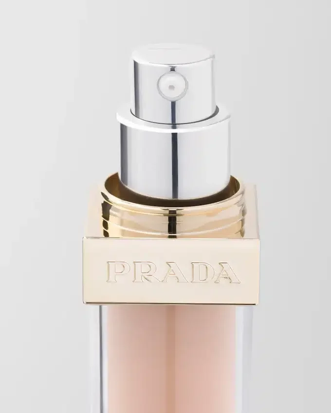 Prada Reveal Skin Optimizing Foundation – Lc5 – Light Cool Prada Reveal Skin Optimizing Foundation – Lc5 – Light Cool
