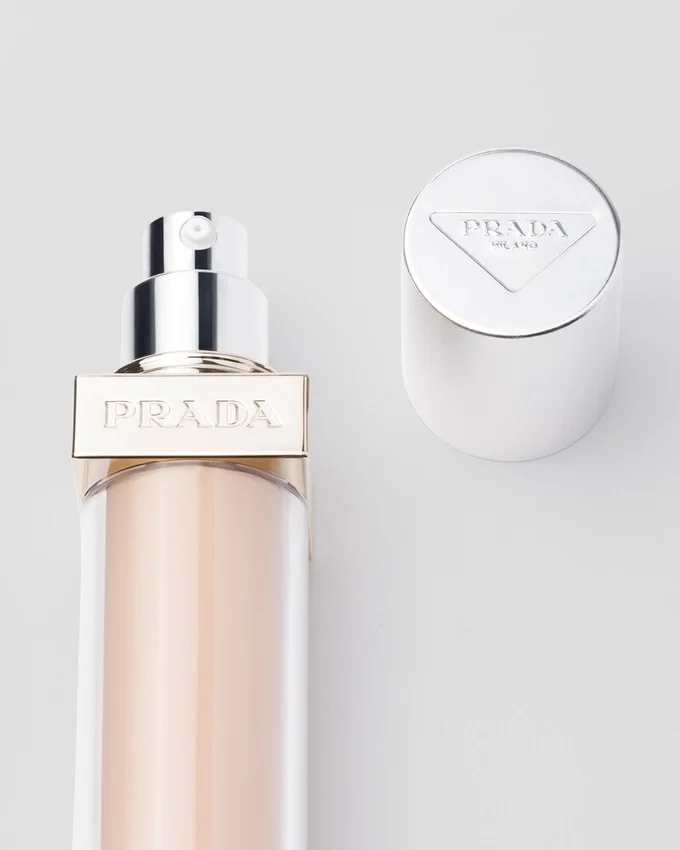 Prada Reveal Skin Optimizing Foundation – Lc5 – Light Cool Prada Reveal Skin Optimizing Foundation – Lc5 – Light Cool
