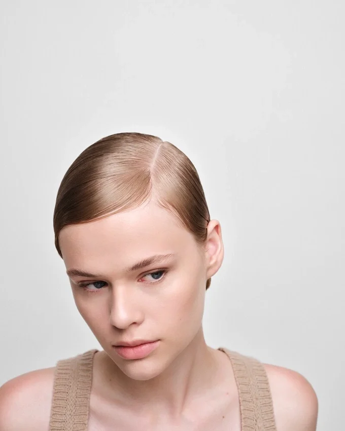 Prada Reveal Skin Optimizing Foundation – Lc5 – Light Cool Prada Reveal Skin Optimizing Foundation – Lc5 – Light Cool