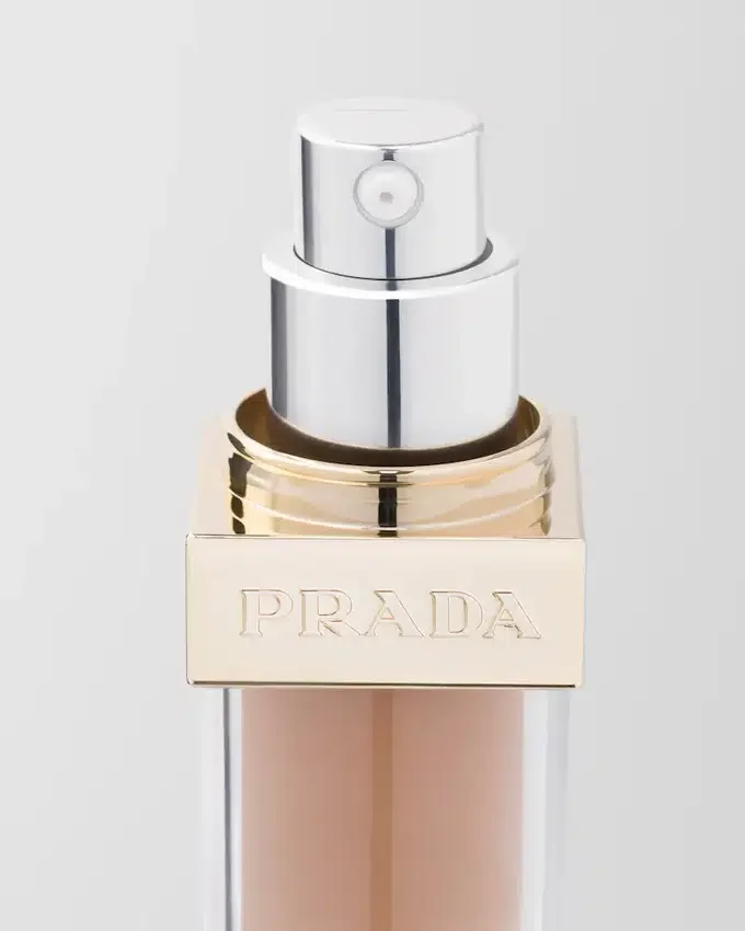 Prada Reveal Skin Optimizing Foundation – Mn40 – Medium Neutral Prada Reveal Skin Optimizing Foundation – Mn40 – Medium Neutral