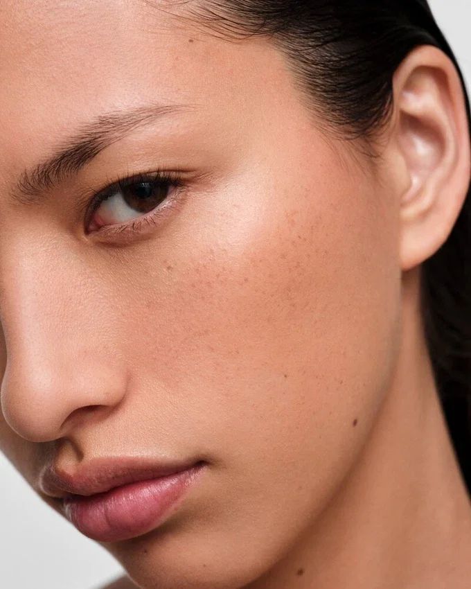 Prada Reveal Skin Optimizing Foundation – Mn40 – Medium Neutral Prada Reveal Skin Optimizing Foundation – Mn40 – Medium Neutral