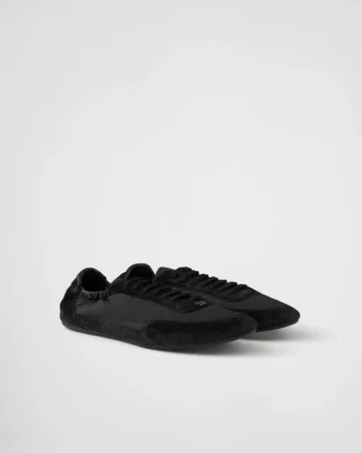 Adidași din Re-Nylon și piele de căprioară