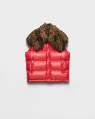 Vestă din puf din Re-Nylon și piele de oaie Vestă din puf din Re-Nylon și piele de oaie